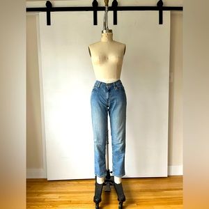 VINTAGE LEVI’S WOMENS 550 • SIZE 27